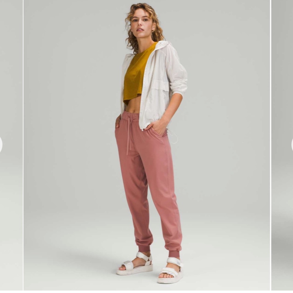 Lululemon Stretch High-Rise Jogger *Full Length
Spiced Chai size 2